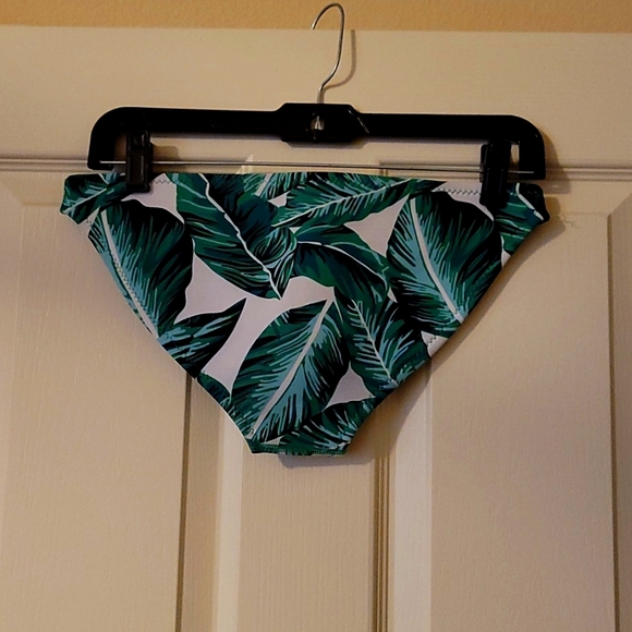 Bikini - Picture 4 of 4